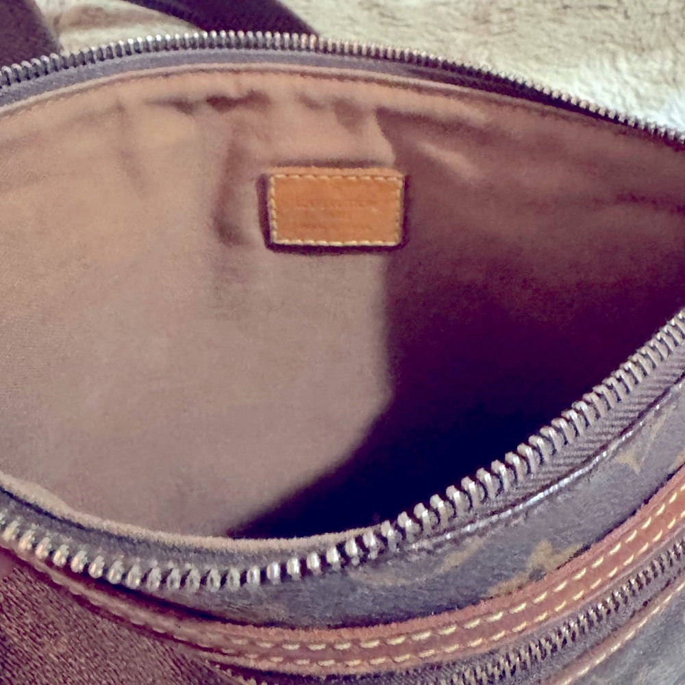 ✨ Louis Vuitton Messenger Bag with Iconic Monogram in GUC Mens or Unisex ✨ - Picture 5 of 5
